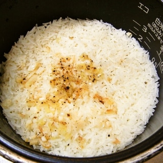 タイのジャスミン米でニンニクしょうがの炊き込みご飯